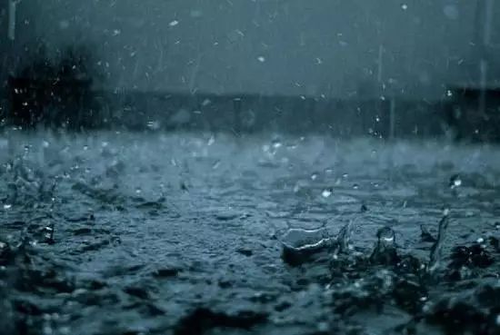 雨天视频剪辑入门：让每一滴雨都带来视觉冲击