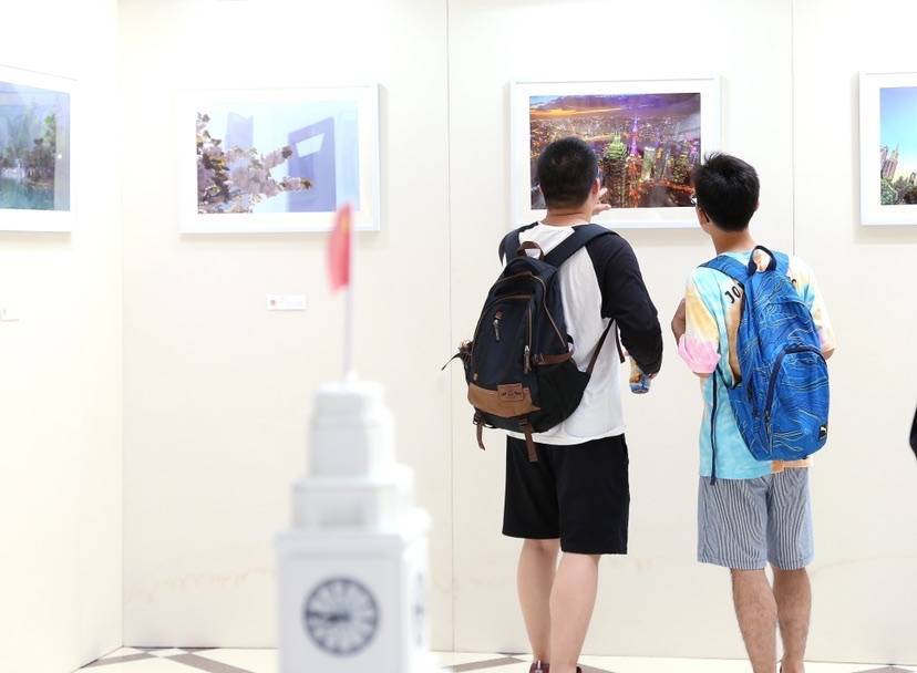 拍摄打灯设备推荐:让你的作品亮起来